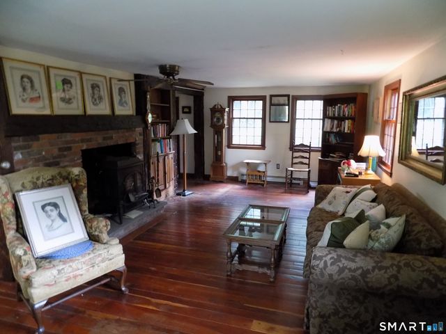 28 Forest Hills Drive, Farmington, CT 06032