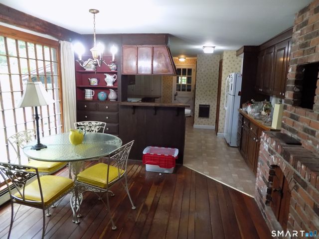 28 Forest Hills Drive, Farmington, CT 06032