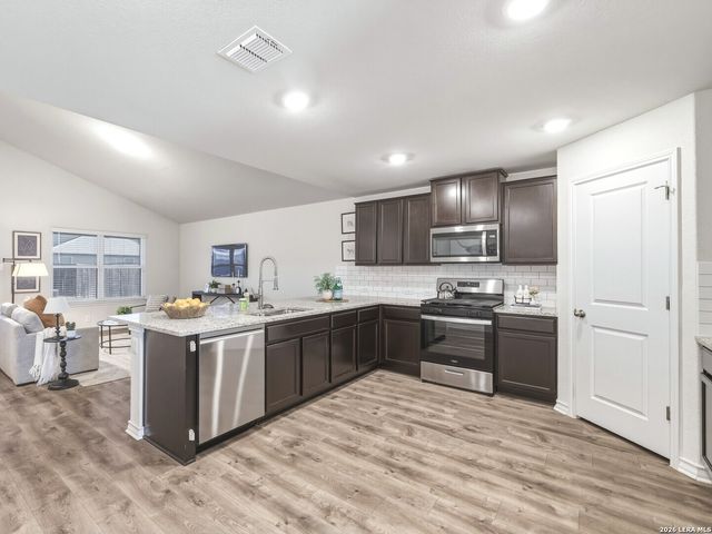 9915 Kalm Brome, San Antonio, TX 78254