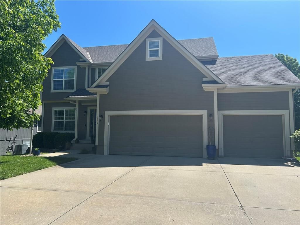 327 SE Highland Park Drive, Lee's Summit, MO 64063
