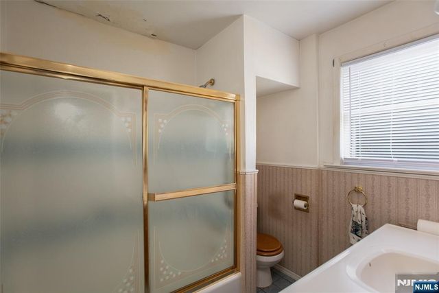 582 Center Avenue, River Edge, NJ 07661