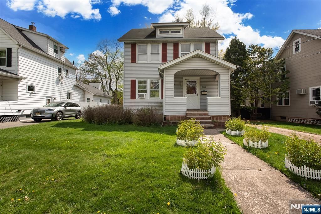 582 Center Avenue, River Edge, NJ 07661