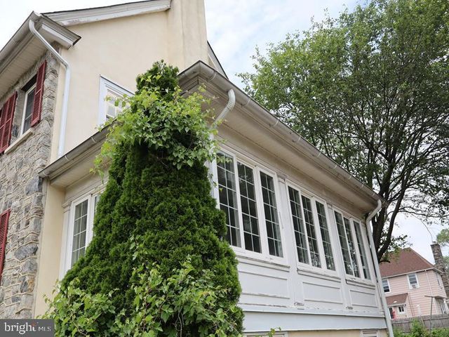 219 WAYNE AVE, Lansdowne, PA 19050