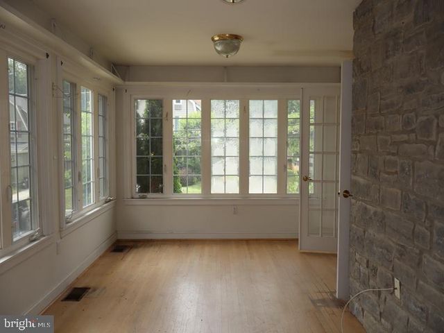219 WAYNE AVE, Lansdowne, PA 19050