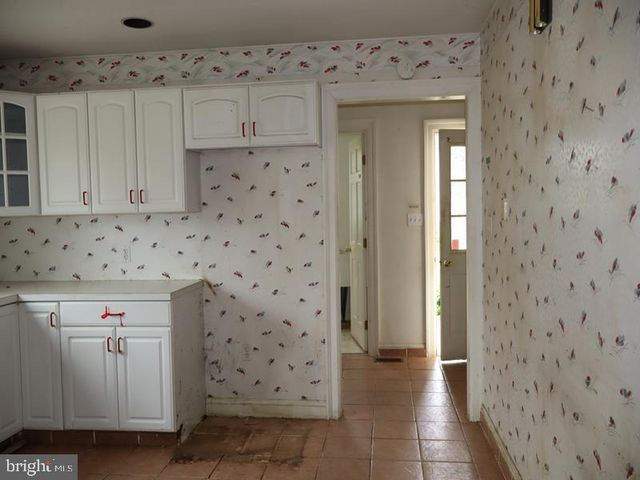 219 WAYNE AVE, Lansdowne, PA 19050