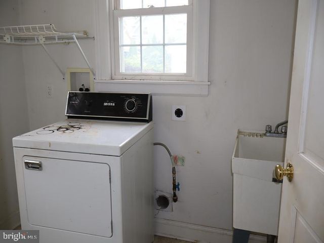 219 WAYNE AVE, Lansdowne, PA 19050
