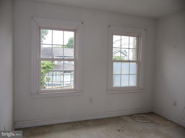 219 WAYNE AVE, Lansdowne, PA 19050