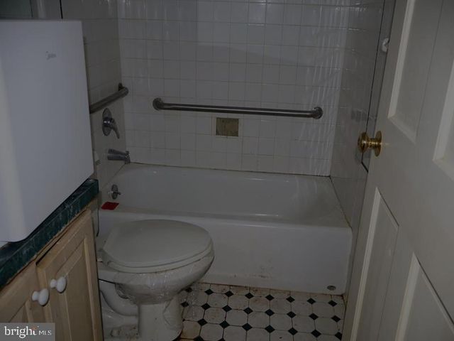 219 WAYNE AVE, Lansdowne, PA 19050