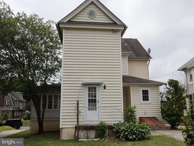 219 WAYNE AVE, Lansdowne, PA 19050