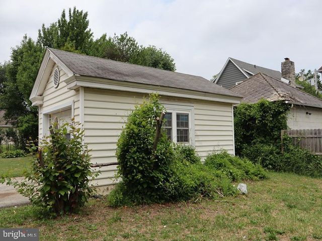 219 WAYNE AVE, Lansdowne, PA 19050