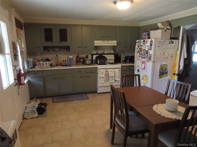 26 Rollstone Avenue, West Sayville, NY 11796