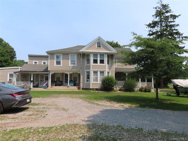 26 Rollstone Avenue, West Sayville, NY 11796