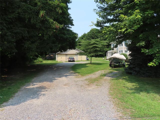26 Rollstone Avenue, West Sayville, NY 11796