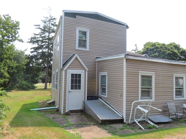 26 Rollstone Avenue, West Sayville, NY 11796
