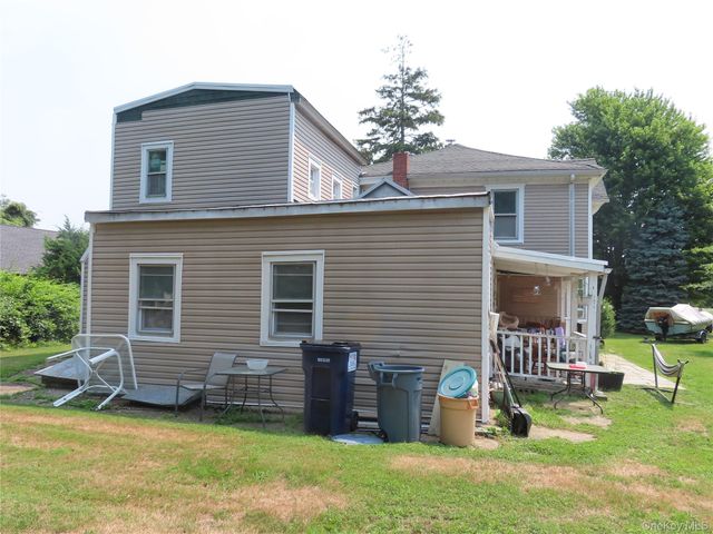 26 Rollstone Avenue, West Sayville, NY 11796