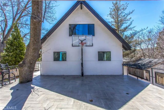 27491 Oakwood Drive, Lake Arrowhead, CA 92352