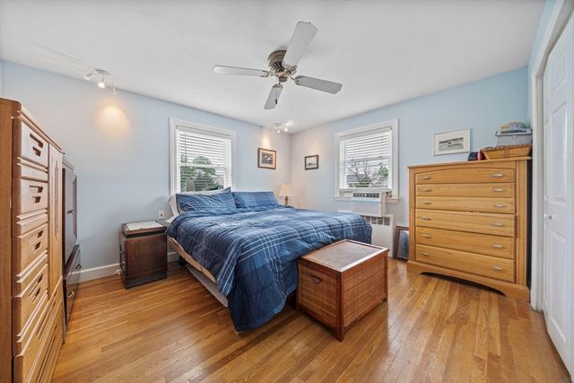 15 D St, Hull, MA 02045
