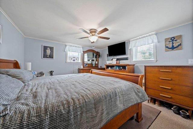 15 D St, Hull, MA 02045