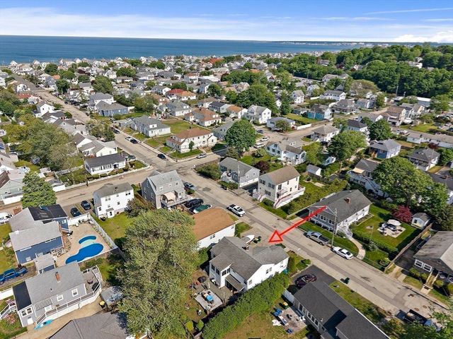 15 D St, Hull, MA 02045