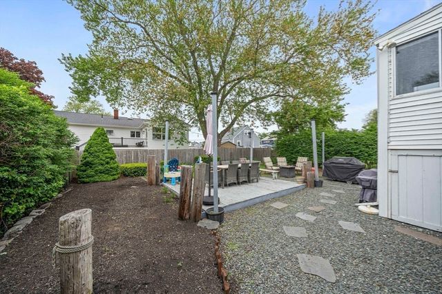 15 D St, Hull, MA 02045