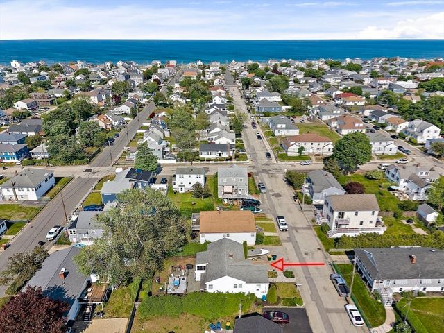 15 D St, Hull, MA 02045