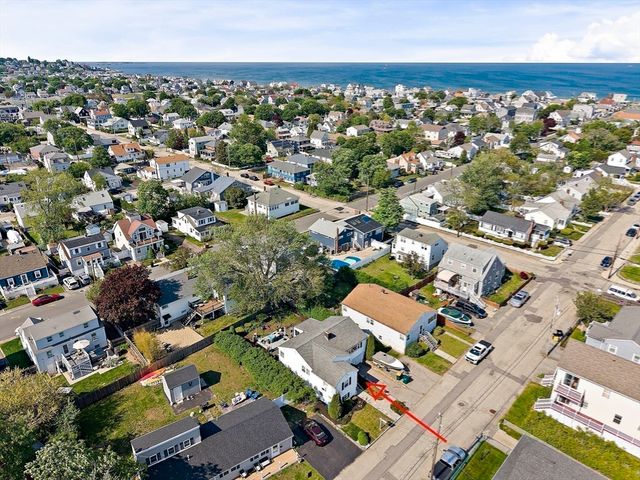 15 D St, Hull, MA 02045