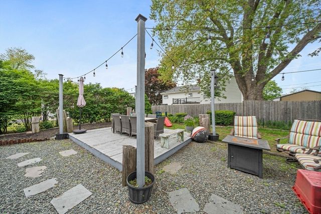 15 D St, Hull, MA 02045
