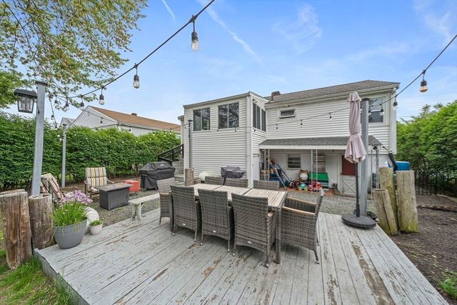 15 D St, Hull, MA 02045