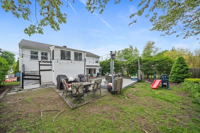 15 D St, Hull, MA 02045