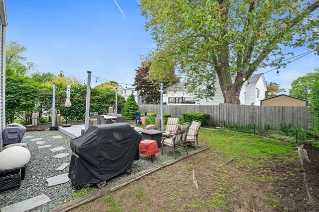 15 D St, Hull, MA 02045