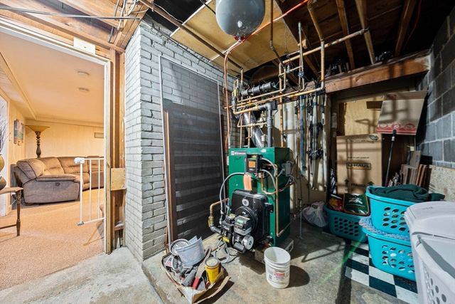 15 D St, Hull, MA 02045