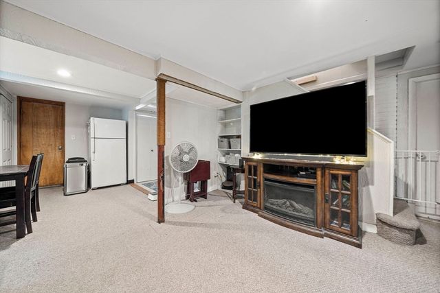 15 D St, Hull, MA 02045