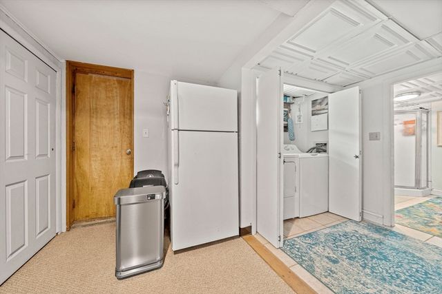 15 D St, Hull, MA 02045
