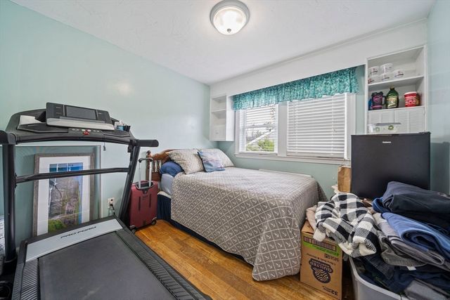 15 D St, Hull, MA 02045