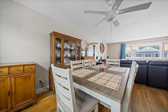 15 D St, Hull, MA 02045