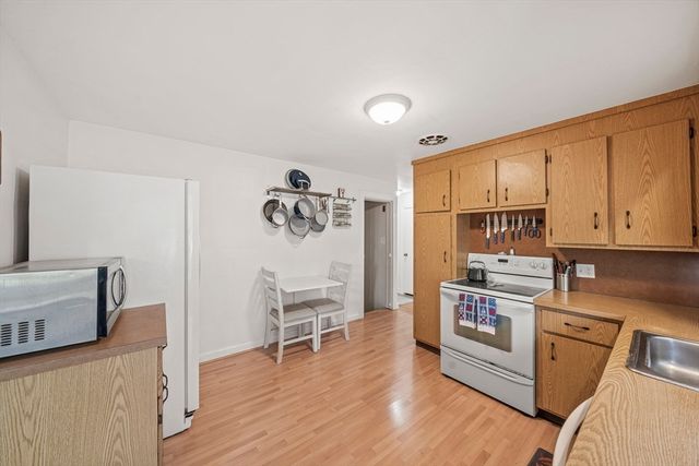 15 D St, Hull, MA 02045