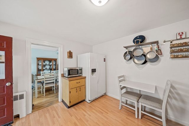15 D St, Hull, MA 02045