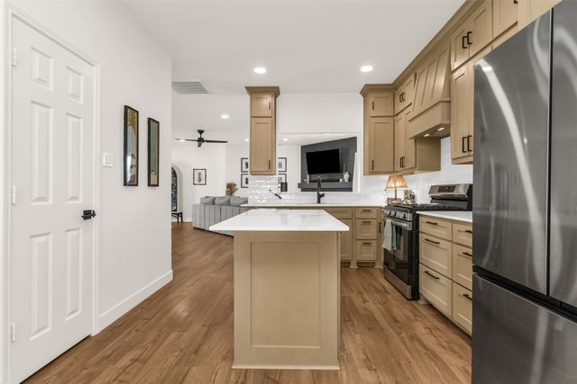 8618 Coventry Drive, Rowlett, TX 75089