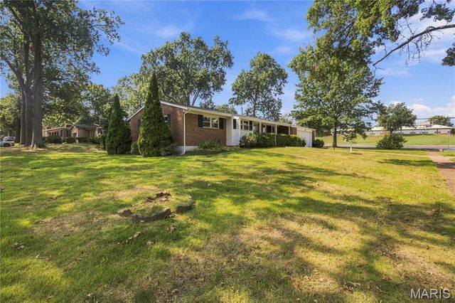 530 Mid Meadows Lane, Kirkwood, MO 63122