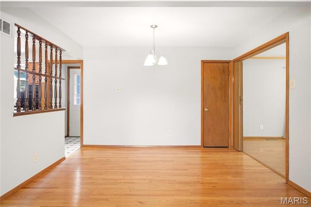 530 Mid Meadows Lane, Kirkwood, MO 63122