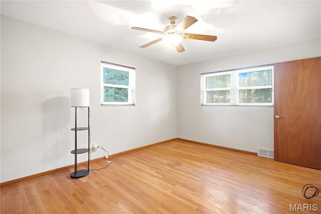 530 Mid Meadows Lane, Kirkwood, MO 63122