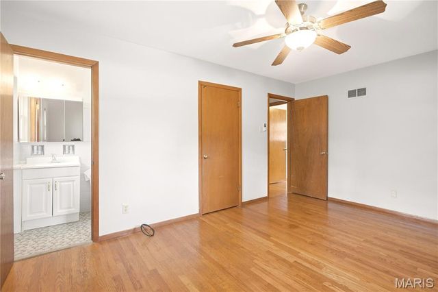 530 Mid Meadows Lane, Kirkwood, MO 63122
