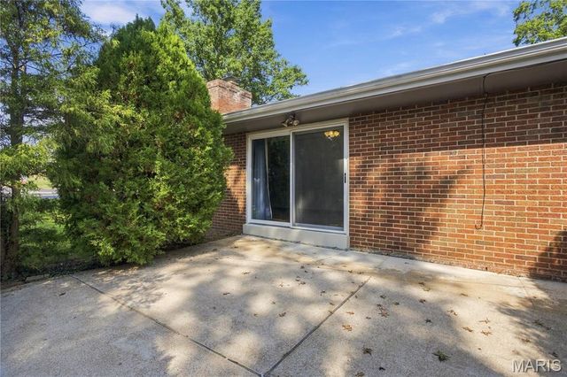530 Mid Meadows Lane, Kirkwood, MO 63122