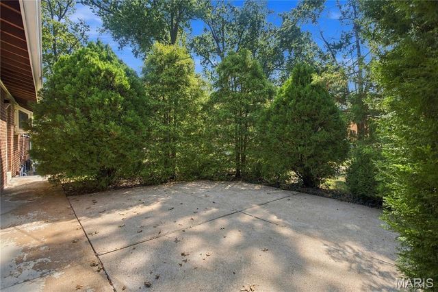 530 Mid Meadows Lane, Kirkwood, MO 63122