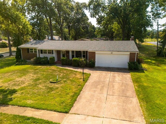 530 Mid Meadows Lane, Kirkwood, MO 63122
