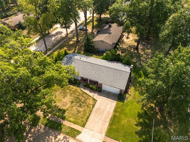 530 Mid Meadows Lane, Kirkwood, MO 63122