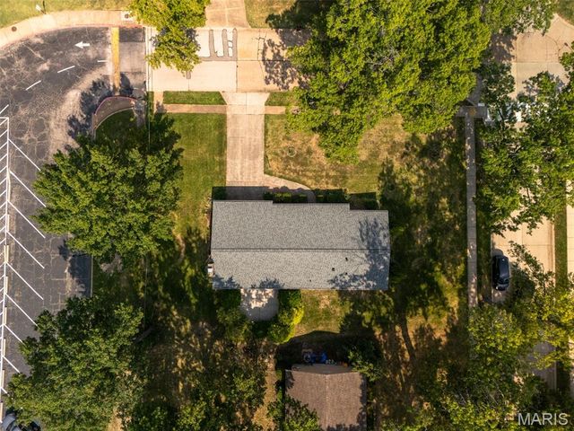 530 Mid Meadows Lane, Kirkwood, MO 63122