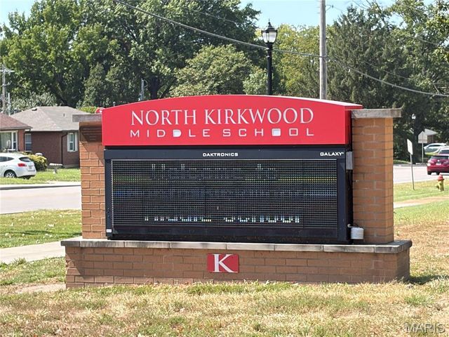 530 Mid Meadows Lane, Kirkwood, MO 63122