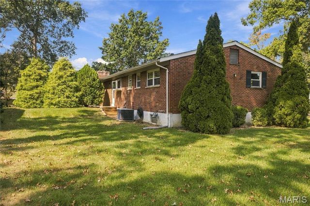 530 Mid Meadows Lane, Kirkwood, MO 63122