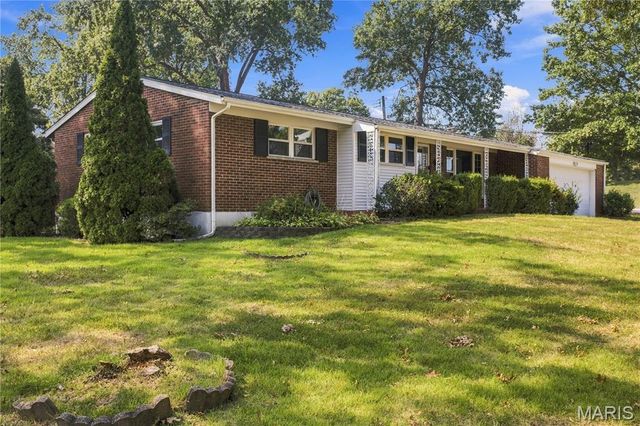 530 Mid Meadows Lane, Kirkwood, MO 63122